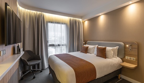 Standard Room, 1 Queen Bed