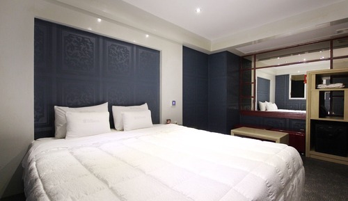 Room (Deluxe B)