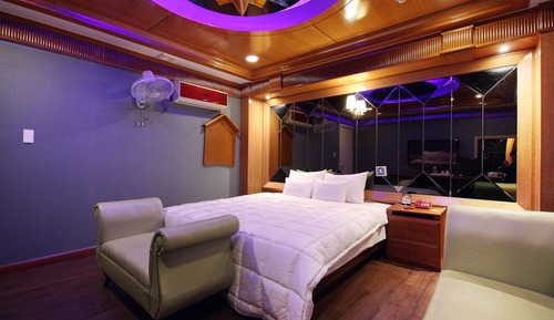 Room (Deluxe A)