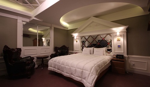 Room (Premium)