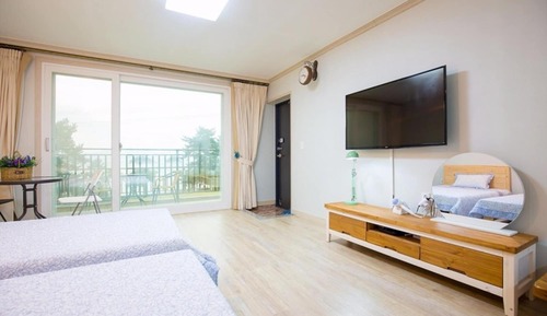 Room (No 101 (1F))