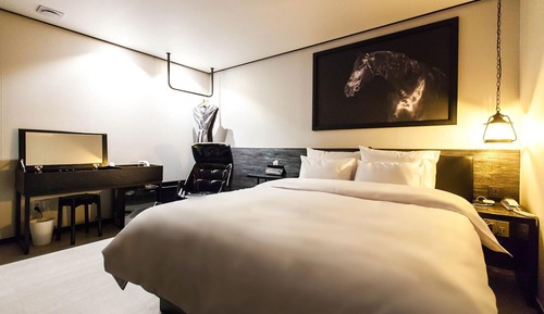 Room (Late check-in * First-come first-serv)