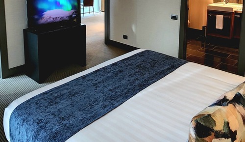 Deluxe King Suite