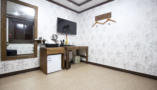 Room (Ondol Room B)