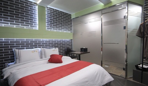 Room (Standard Room)