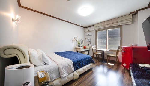 Room (Bedroom (Seomjingang River View Batht)