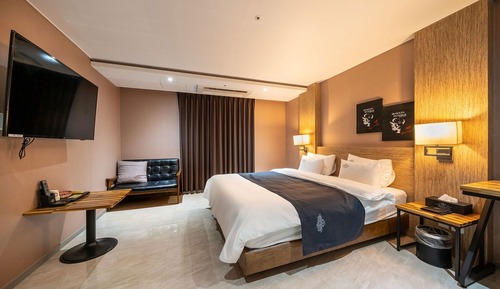 Room (Premium C)