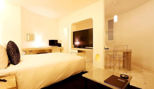 Room (VIP Royal Suite A (Netflix Disney+ Yo)