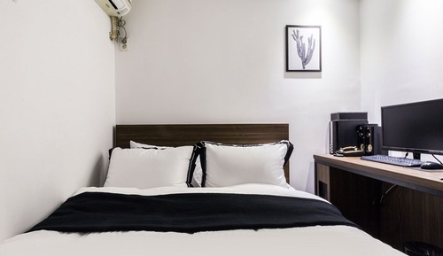 Room (Standard - Walk-in only (Netflix Disn)