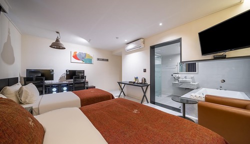 Room (Couple PC Room (Twin / Best 2 PCs Rol)
