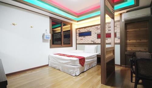 Room (Deluxe room)