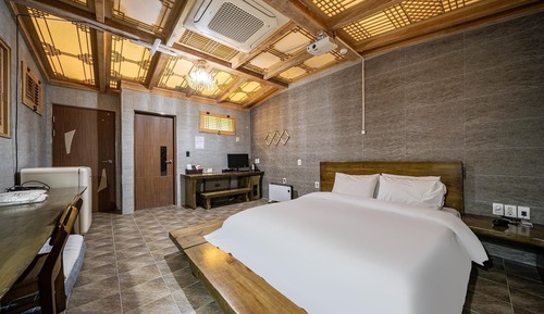 Room (Sweet Hanok)