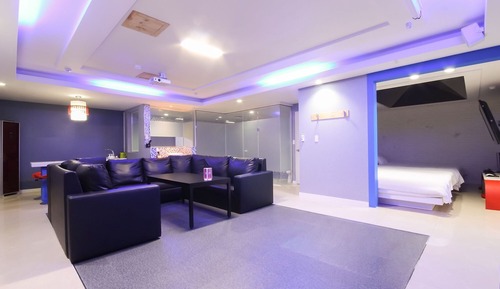 Room (VIP Twin (large room large screen lat)