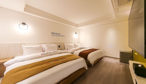 Room (Royal Suite A (Twin Screen Karaoke Ro)