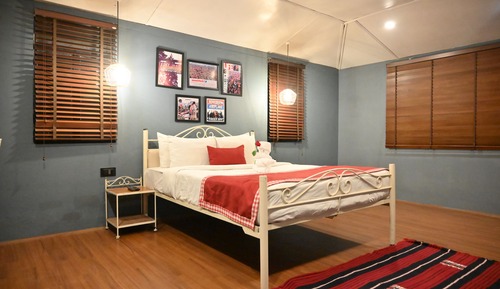 Woodstock Suite