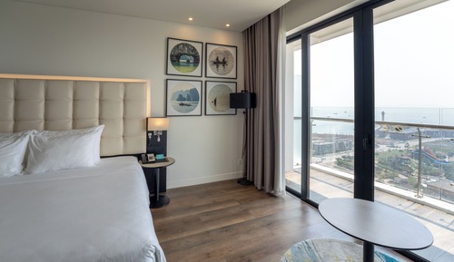 Deluxe Room, 1 King Bed, Non Smoking (Bay View)