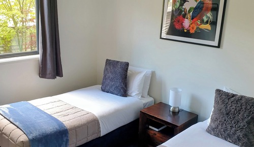 Standard Twin Room, 2 Twin Beds, Shared Bathroom