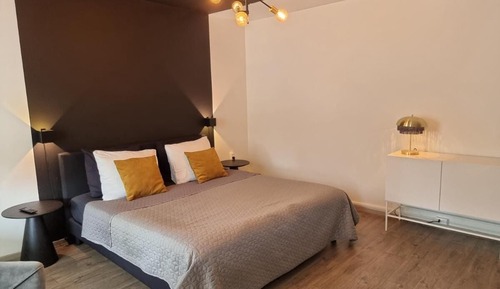 Deluxe Studio Suite