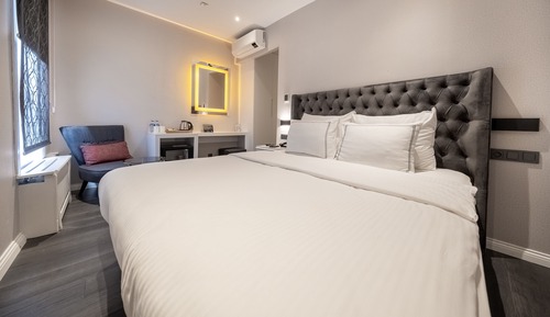 Deluxe Studio Room with Garden View