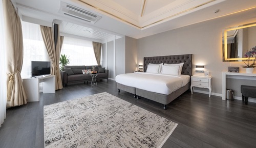 Penthouse Suite Room with Sea View and Private Jacuzzi