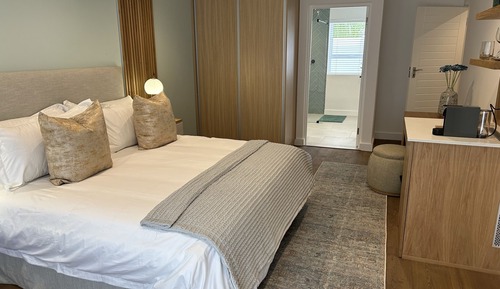 Luxury Room, 1 King Bed, Non Smoking, Pool View