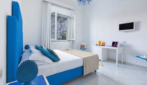 Standard Double Room, Partial Sea View