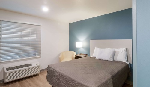 Room, 1 Queen Bed, Accessible, Non Smoking (Roll-In Shower)