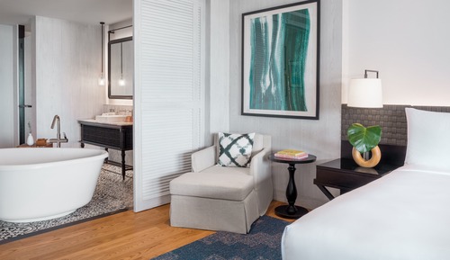 Suite, 1 King Bed, Pool Access