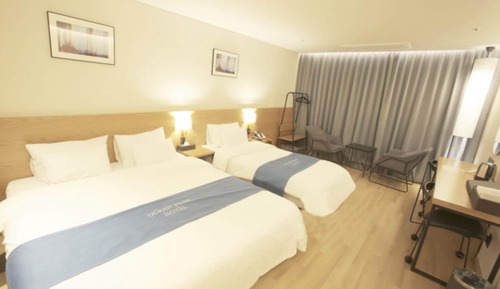 Room (Signiel Deluxe Twin (3-9F Room Random)
