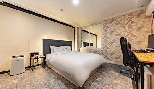 Room (Building B - Standard (PC OTT))