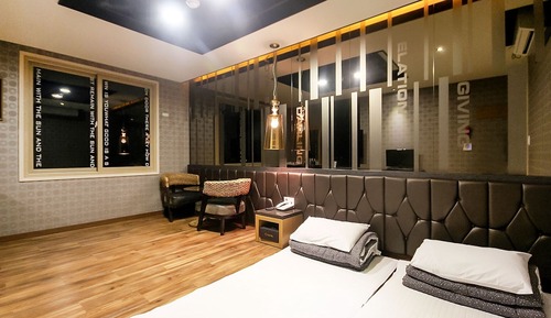 Room (Ondol (use of underground parking lot)