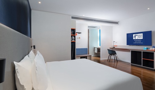 Standard Room, 1 King Bed