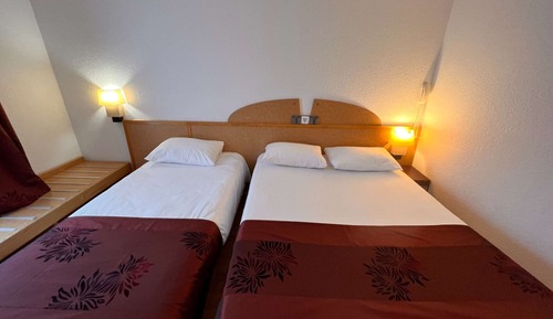 Room, Multiple Beds