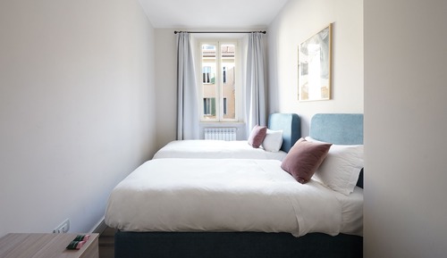 L 2 Bedroom Apartment, Balcony, Sofa Bed