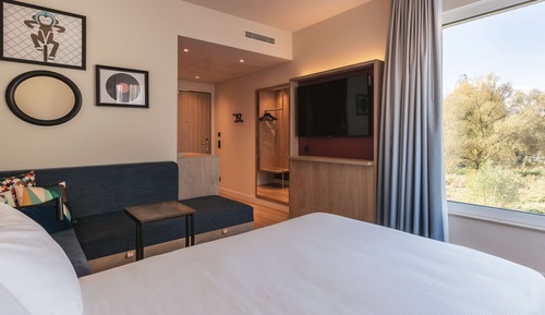 Standard Room, 1 Queen Bed with Sofa bed