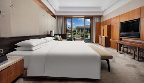 Premium Balcony Room Lounge Access