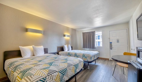 Standard Room, 2 Queen Beds, Smoking