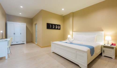 Suite, Pool View