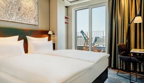 Standard Room, 1 King Bed, Balcony