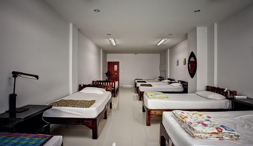 Deluxe Shared Dormitory, Men only