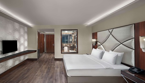Deluxe Room, 1 King Bed, City View