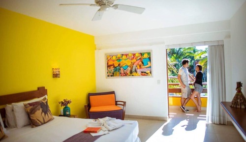 Deluxe Room, Balcony
