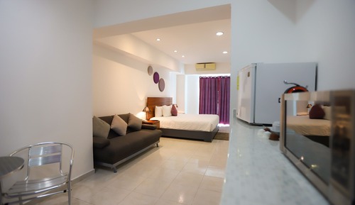 Suite, 1 King Bed with Sofa bed, Non Smoking