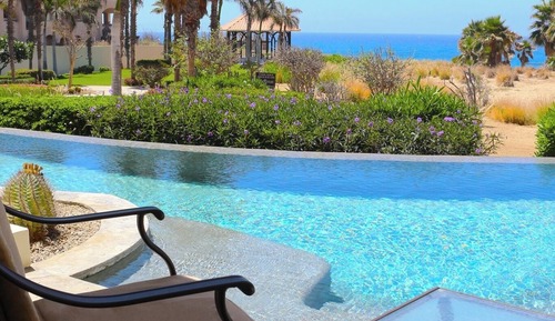 Preferred Club Junior Suite Swim Out Ocean Front King