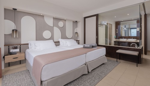 Deluxe Suite, Sea View (2 adults + 1 child)