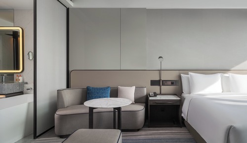 Standard Room, 1 King Bed, Club Lounge Access, Sea View