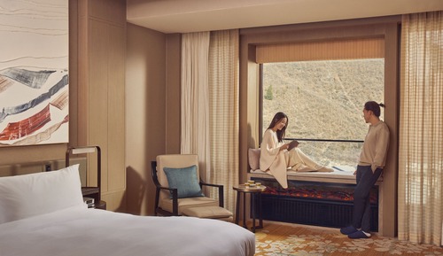 Deluxe Room, 1 King Bed, Lake View