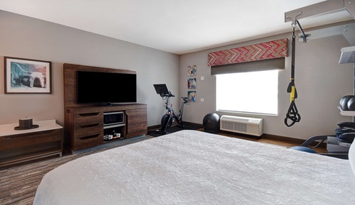 Room, 1 Queen Bed, Bathtub (Mobility, Fitness)