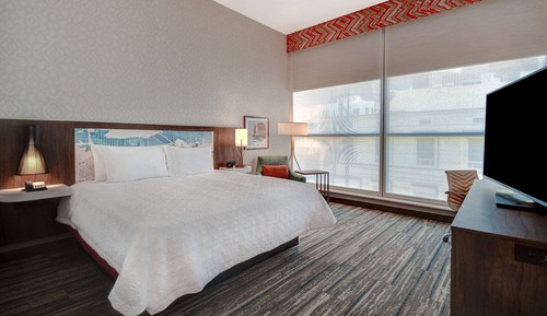 Room, 1 King Bed, Accessible, Bathtub