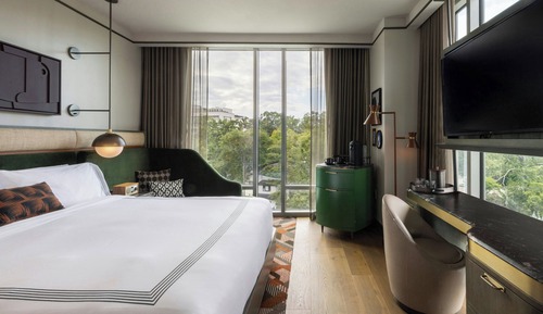 Room, 1 King Bed, Corner